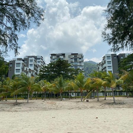 By The Sea @ Cozy Beachfront Home Batu Feringgi Exteriér fotografie